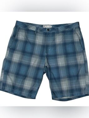 Travis Mathew Men’s Flat Front Golf Shorts Blue Plaid Logo 38in